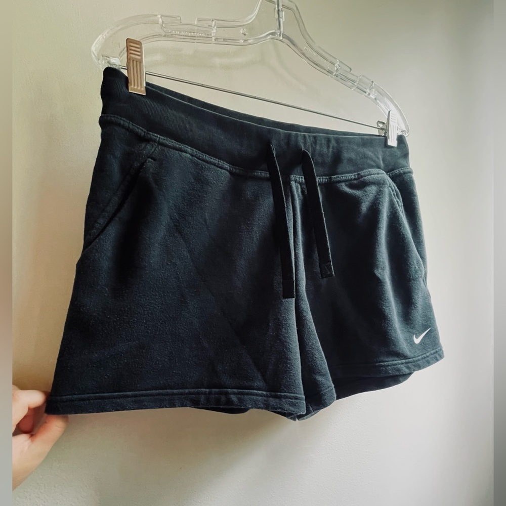 Nike Dry Fit Black Shorts Size Medium - Picture 9 of 9